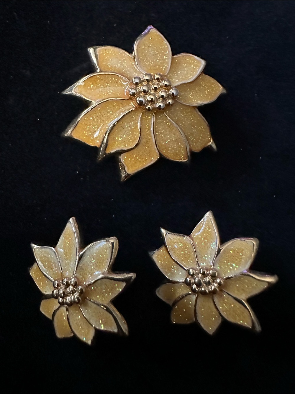 Avon gold-tone brooch and clip earrings glittery yellow enamel poinsettia #12
